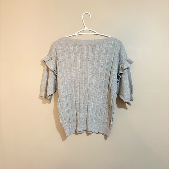 $9🎅🏼 RW&CO Lightweight Grey Knit Ruffled Drop Shoulder Short Sleeve Sweater - Picture 11 of 15